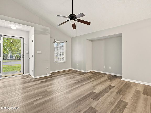 3rd image of 6423 Hunters Creek Blvd