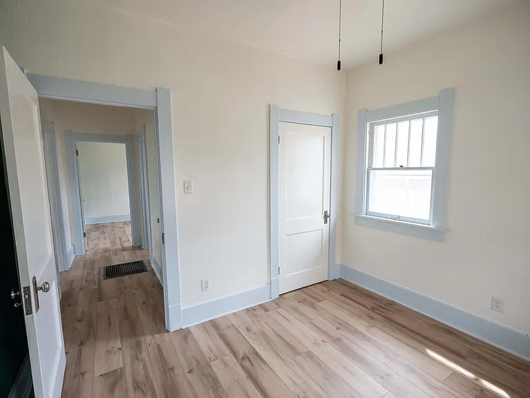 1222 E Custer St — Photo 4