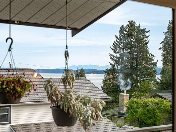 2nd image of 11041 Chemainus Rd