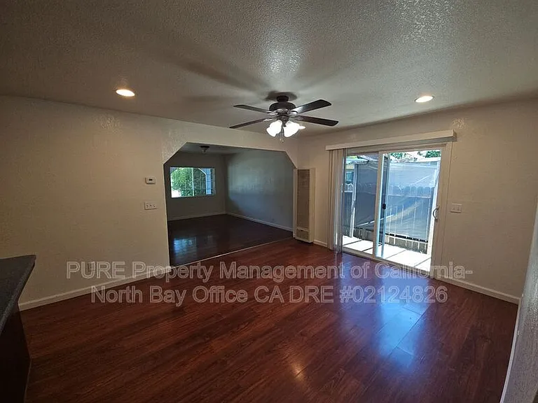 155 Oak Manor Ct #2 — Photo 3