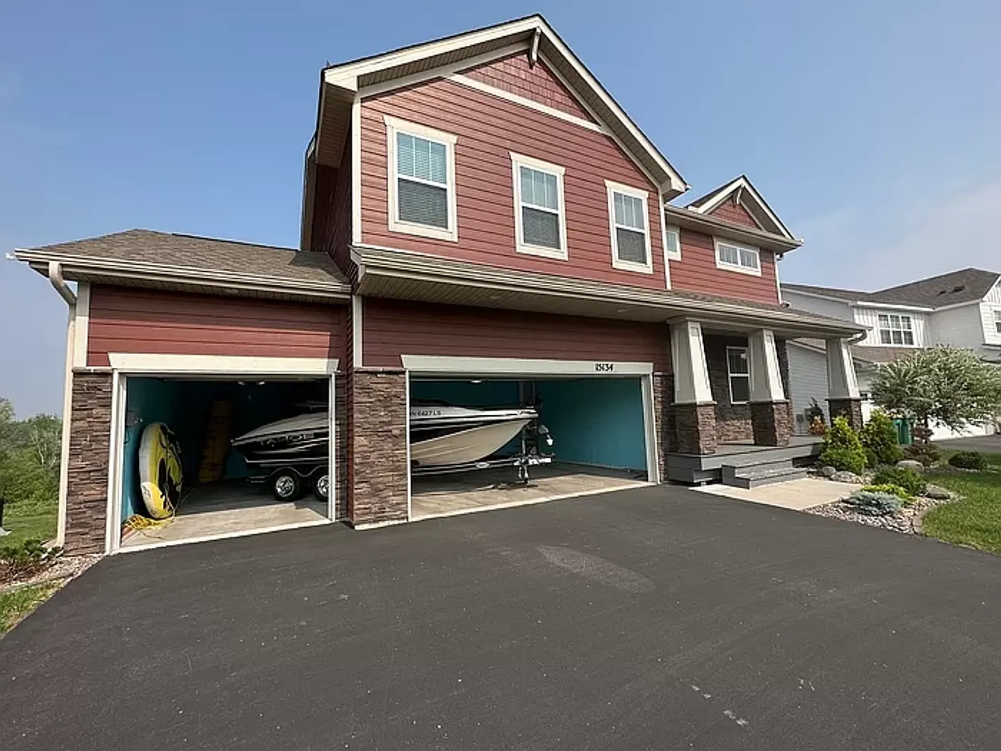 Gorgeous 5 Bedroom, 3.5 Bath Single Family Home w/Sun Deck! — Photo 2