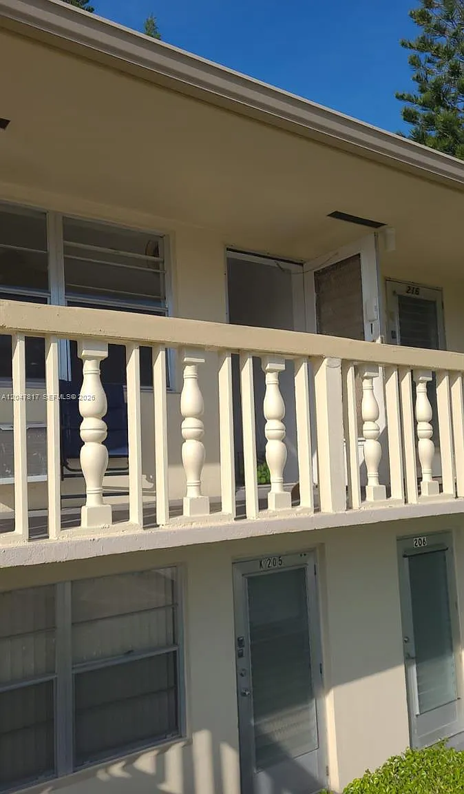 Sussex Condo — Photo 1