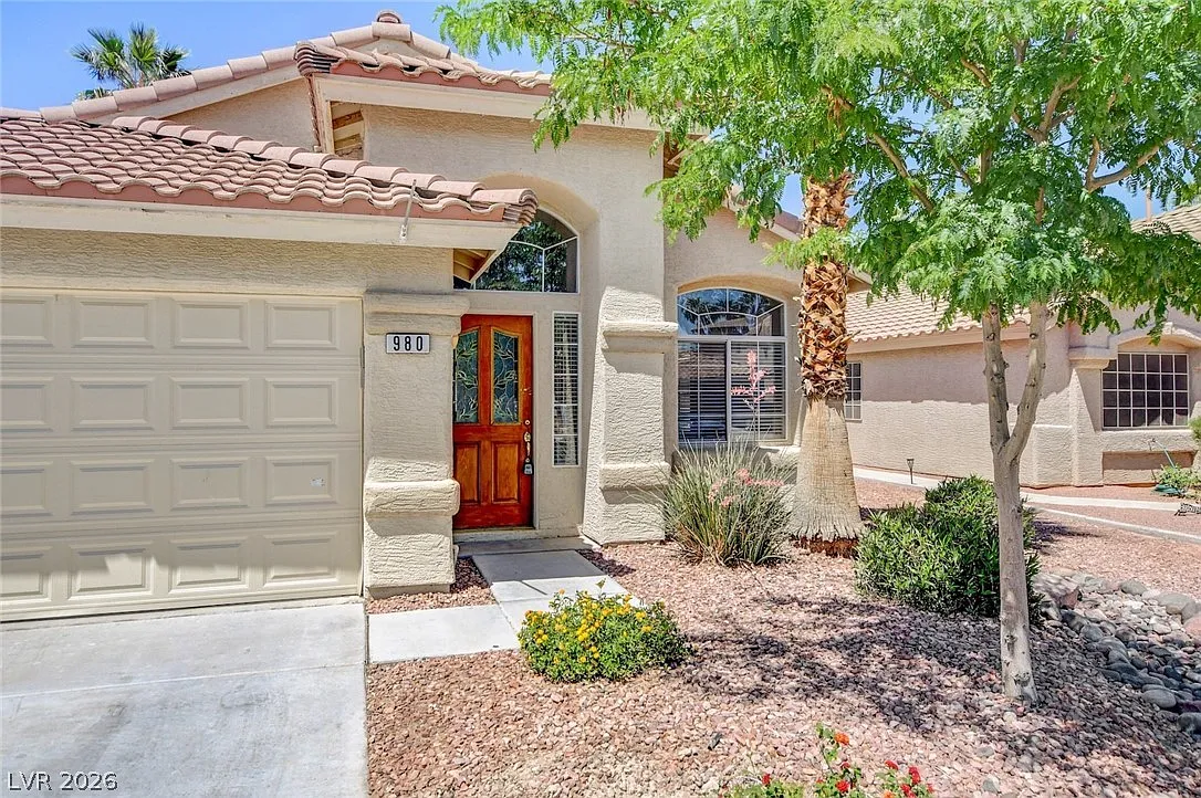 3 bed, 2.0 bath, 1477 sqft, $2,100 — Photo 4
