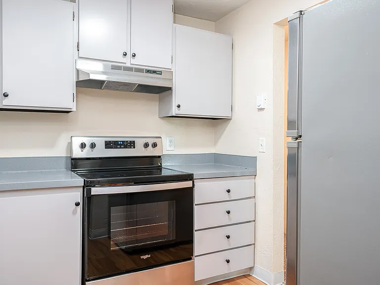 Pacific Village | Kitchen
