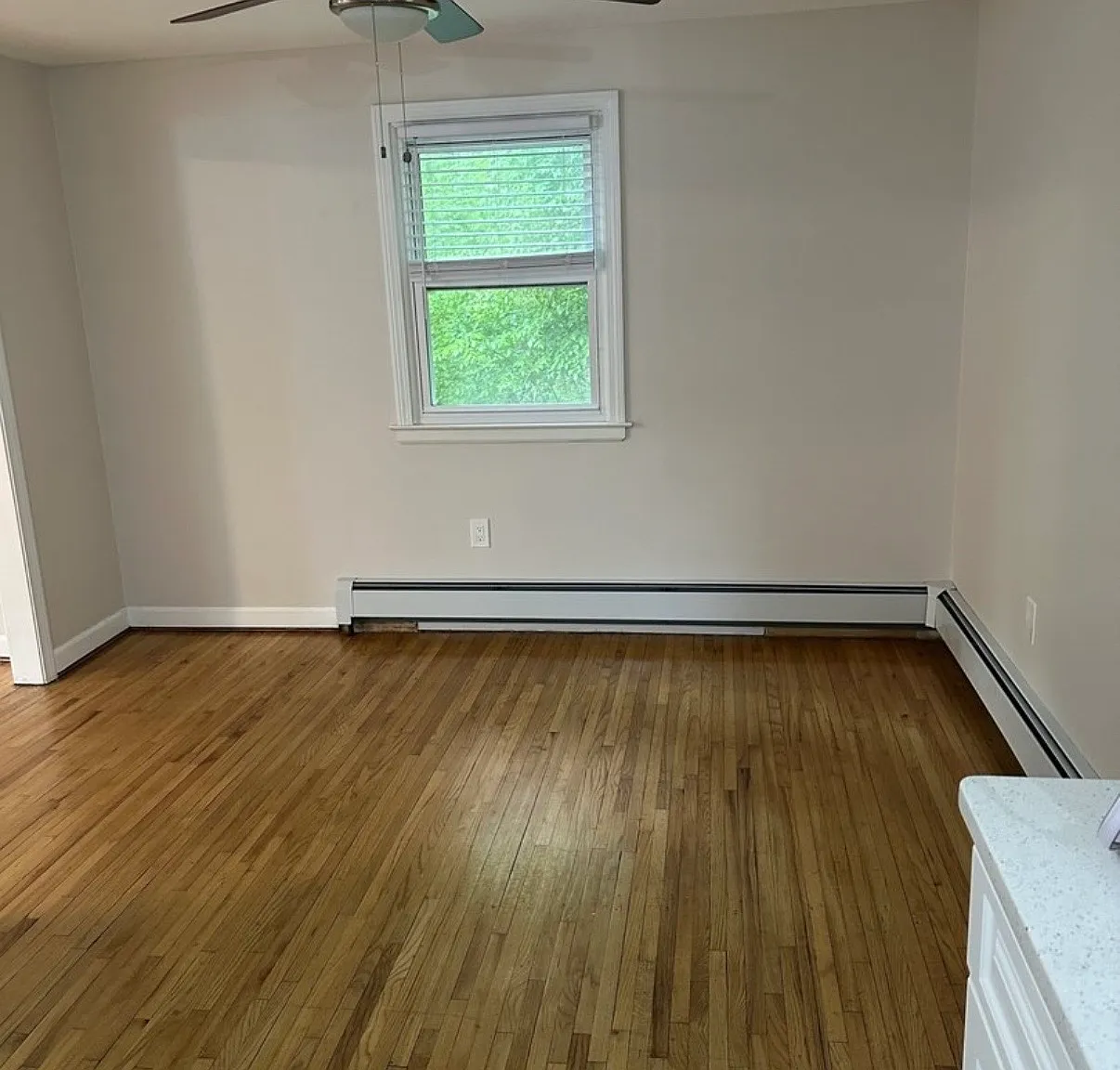 3 bed, 1.5 bath, 1224 sqft, $2,700 — Photo 3