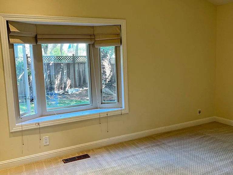 450 Neptune Dr — Photo 8