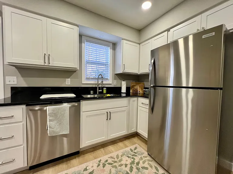 406 NW D St — Photo 5