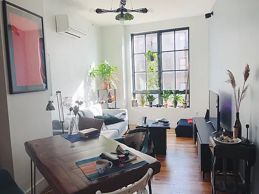 Rented by Manhattan Management LLC | media 49