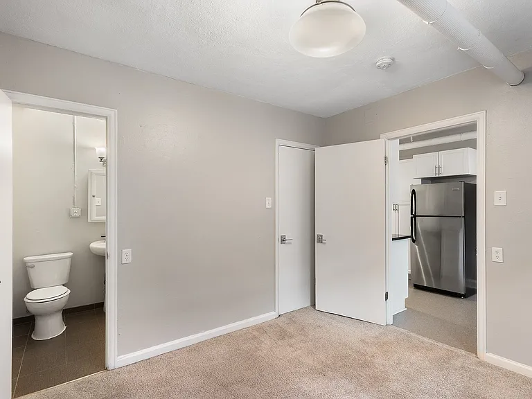 1020 Lincoln St — Photo 23