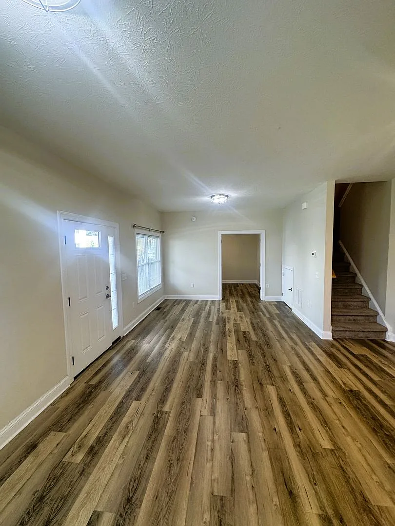 Duplex in Rockingham County — Photo 2