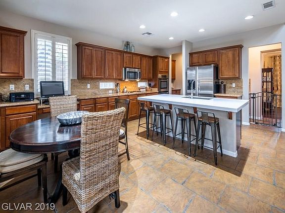 2nd image of 923 Roseberry Dr