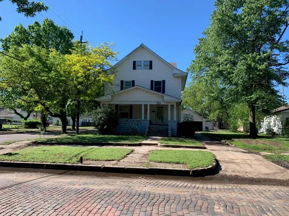 523 E 11th Ave, Winfield, KS 67156