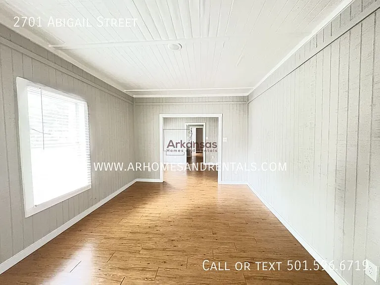 2701 Abigail St — Photo 2