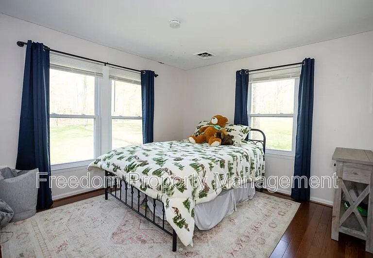 6197 Edwards Dr — Photo 26