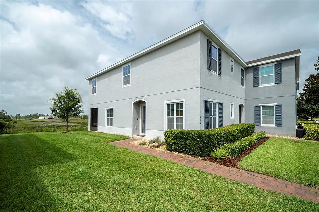3 bed, 2.5 bath, 1646 sqft, $2,100 — Photo 1