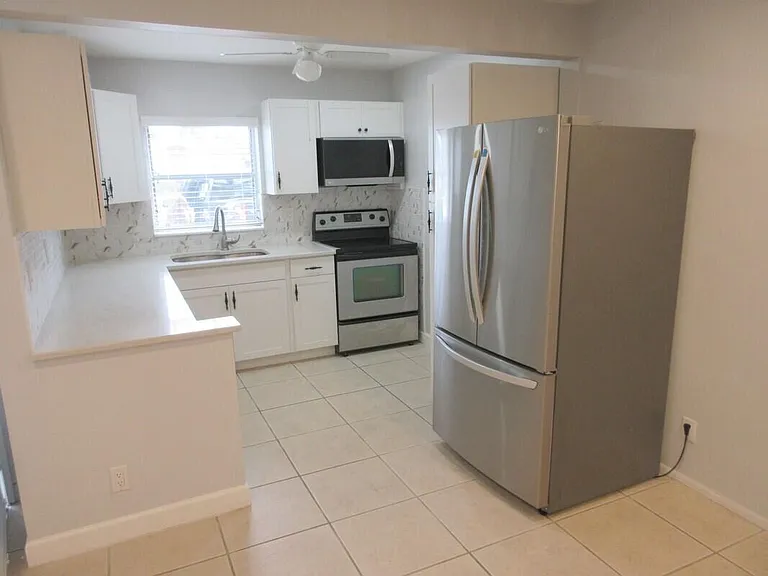2572 Emory Dr E #J — Photo 2
