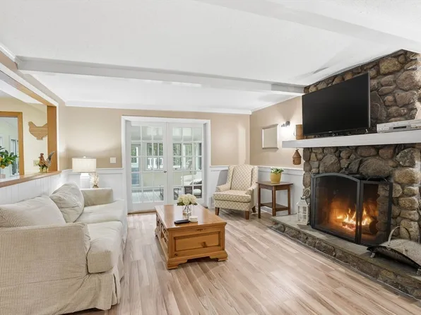 27 Bennett Rd, Rochester, MA 02770