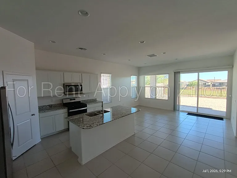 15565 W Desert Hollow Dr — Photo 3