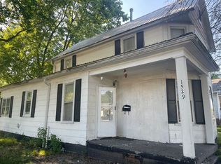 1529 S Martin Luther King Jr Dr, Springfield, IL 62703