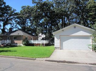 106 Park St E, Cavalier, ND 58220