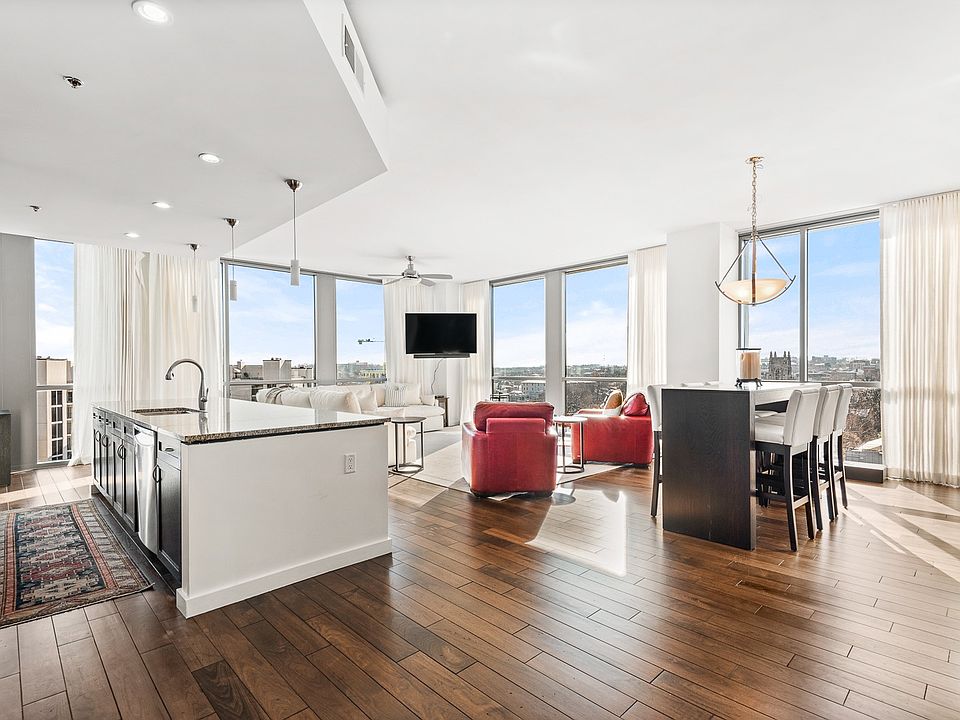 1st image of 900 20th Ave S APT 1002