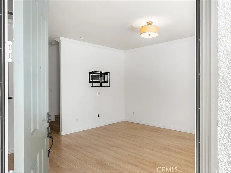 24 Crestline #103 — Photo 6