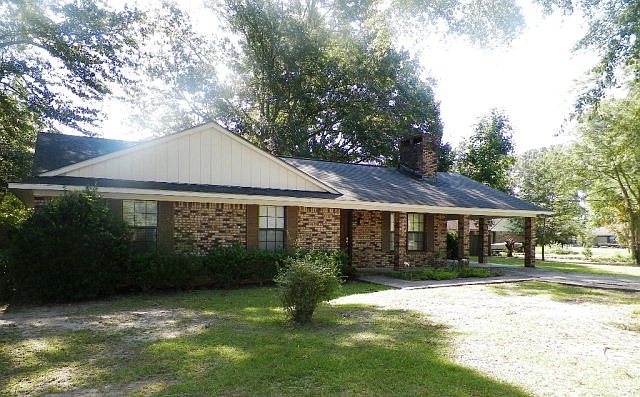 1st image of 300 Pecan Dr