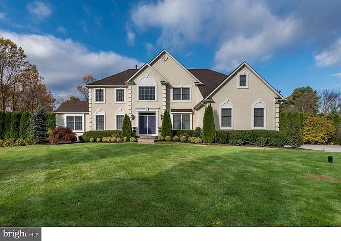 1st image of 3 Woodview Ct