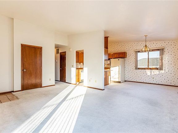 4th image of 2820 Oakland Dr Unit 32