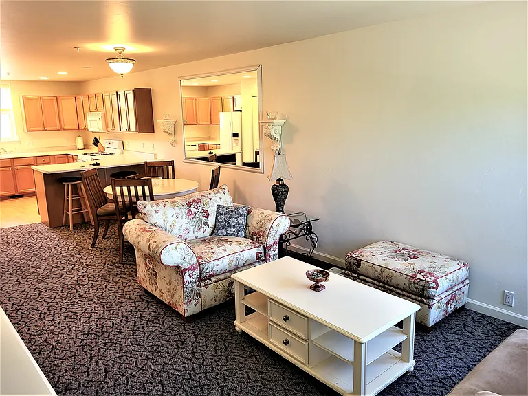 202 Lakeside Ct #202 — Photo 4
