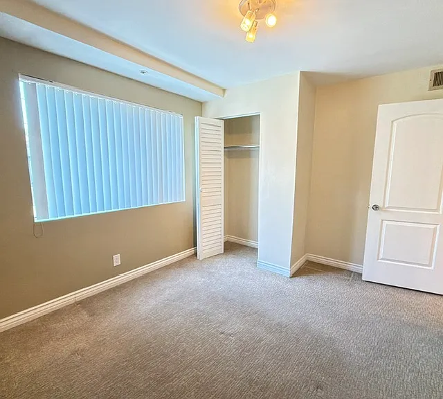 2340 N Ontario St #H — Photo 11