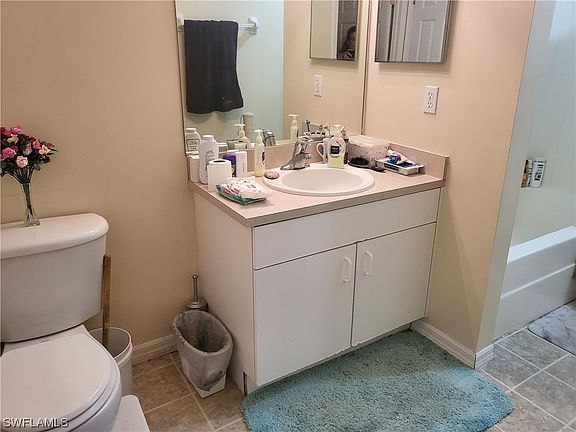 5th image of 3428 SW 14th Pl