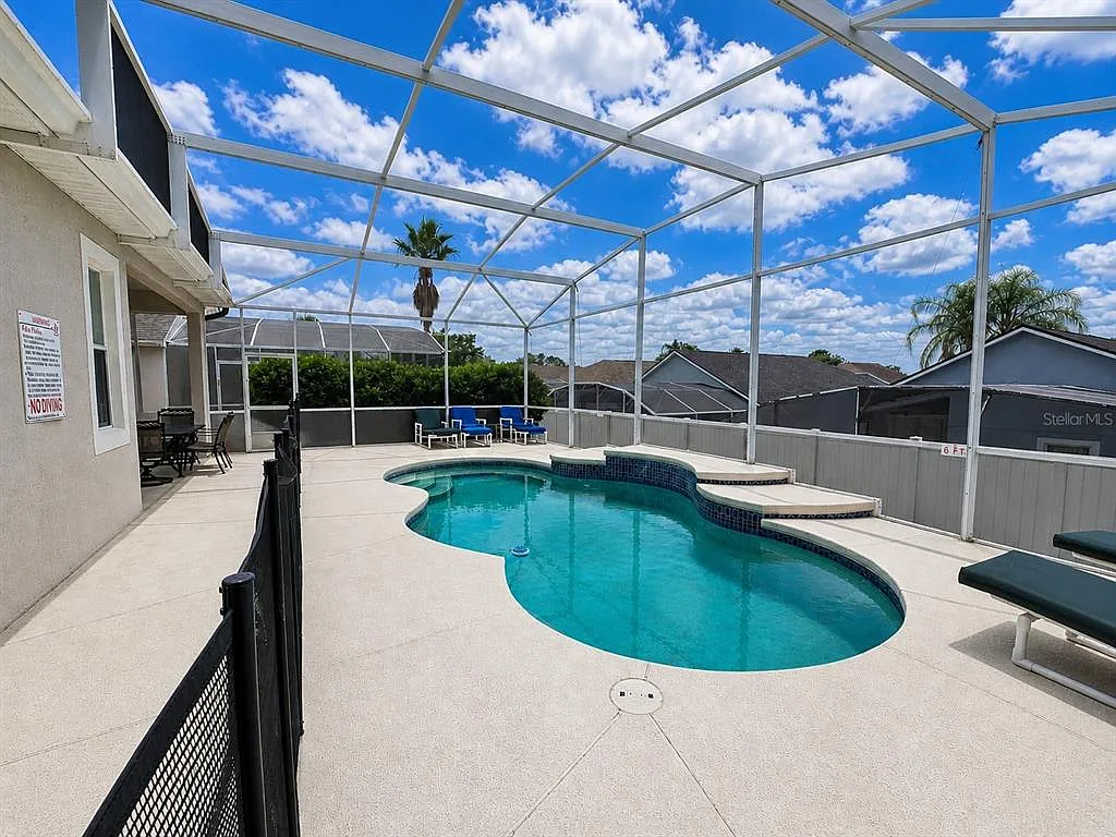 4 bed, 3.0 bath, 2015 sqft, $3,000 — Photo 2