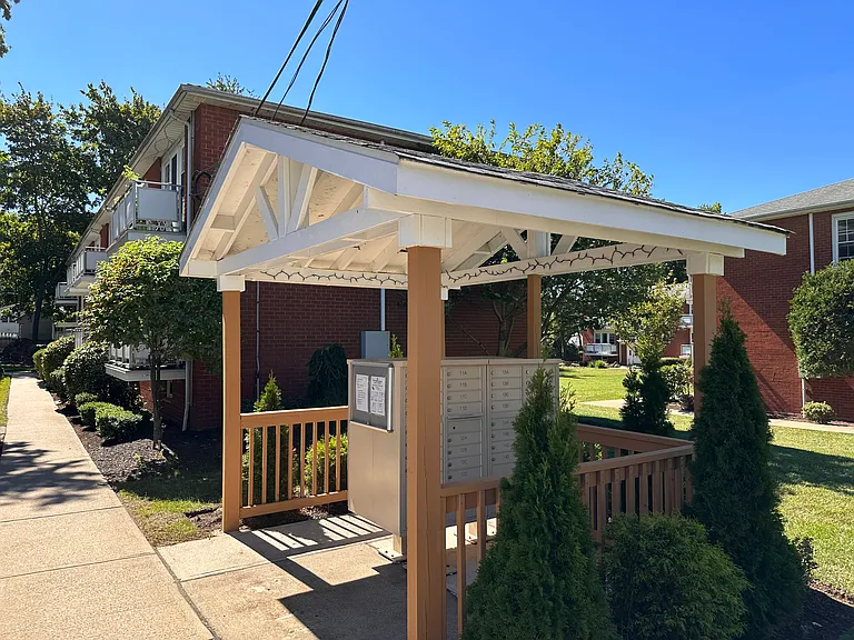 255 N Middletown Rd #13D — Photo 7