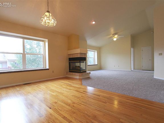 Light, Bright and Open Floor-Plan!