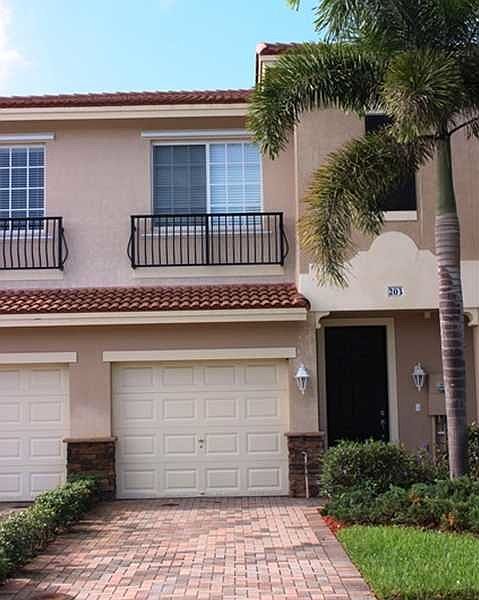 2nd image of 213 Las Brisas Cir