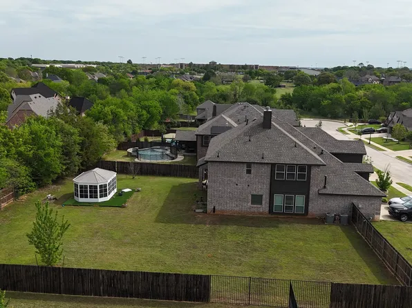 911 Royal Ct, Mansfield, TX 76063