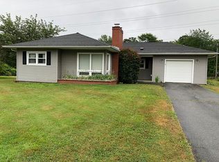 7 Long Meadow Rd, Portsmouth, RI 02871