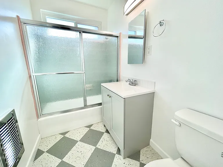 1311 N Fairfax Ave #18 — Photo 13