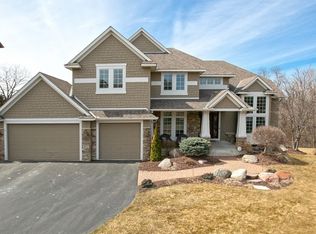 9872 Trails End Rd, Chanhassen, MN 55317