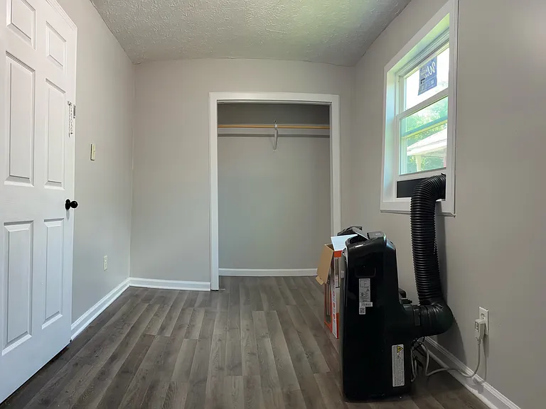 1115 Oglesby St — Photo 16