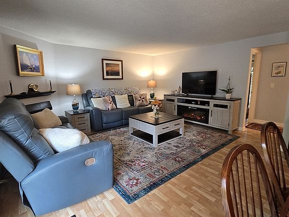 4th image of 855 W Main St #15