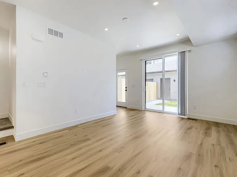 2750 S Cherokee St — Photo 8