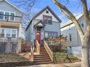 1751 N Franklin Pl, Milwaukee, WI 53202