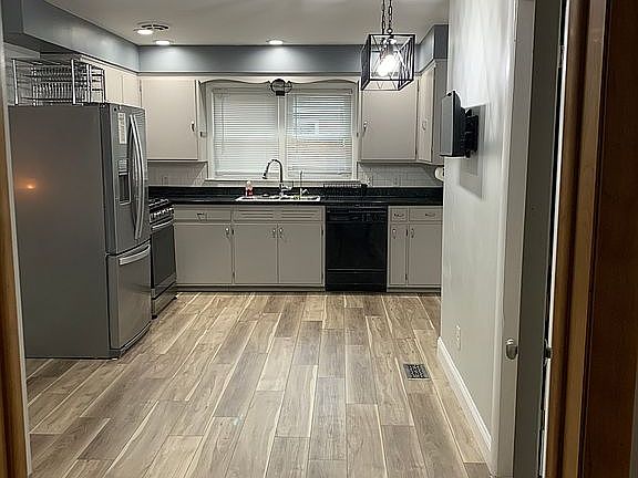 3rd image of 1118 Kensington Ave