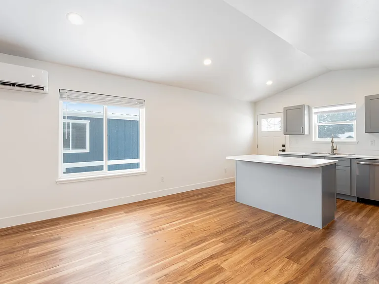 Silver Star Apartments — Photo 49