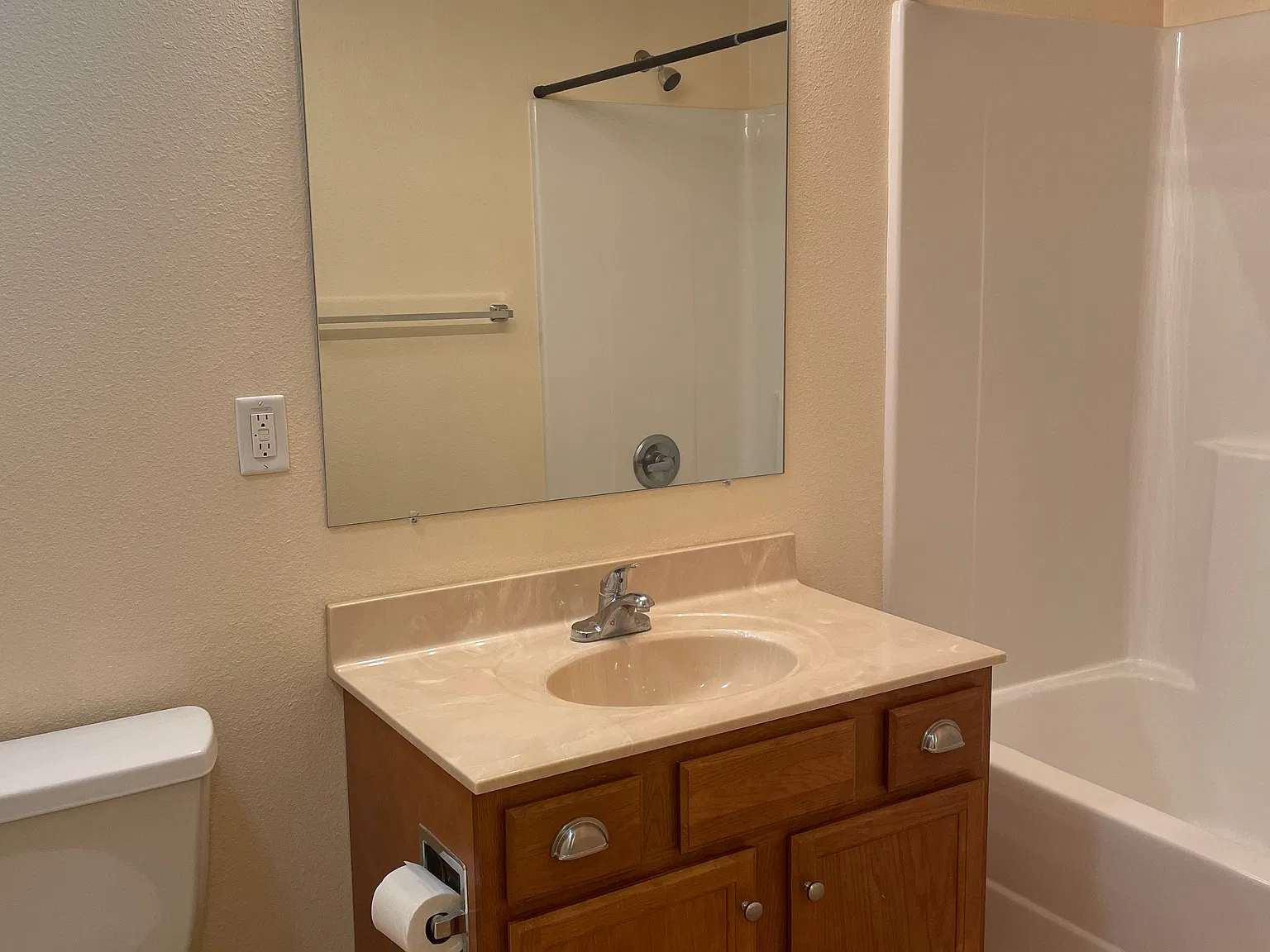 2 bed, 770 sqft, $775 — Photo 4