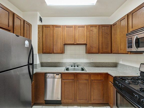 5th image of 444 Manhattan Ave APT 7M