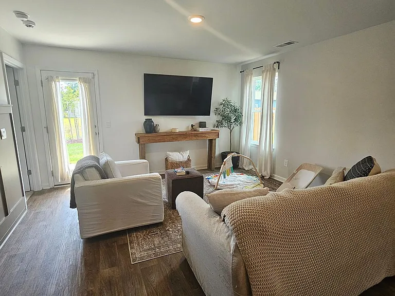 1006 Course Ln — Photo 15