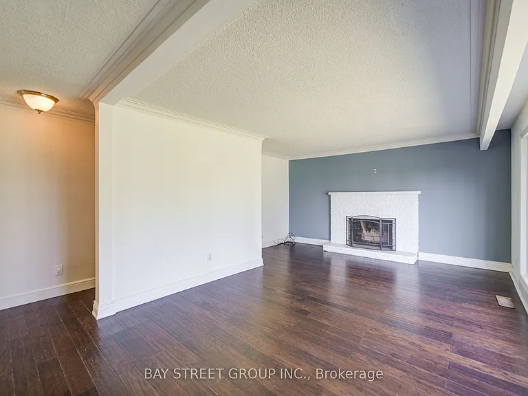 1421 Old Green Ln — Photo 7